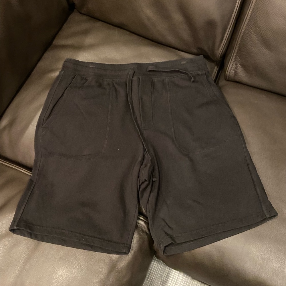 Vince mens black sweat short. Mens size large